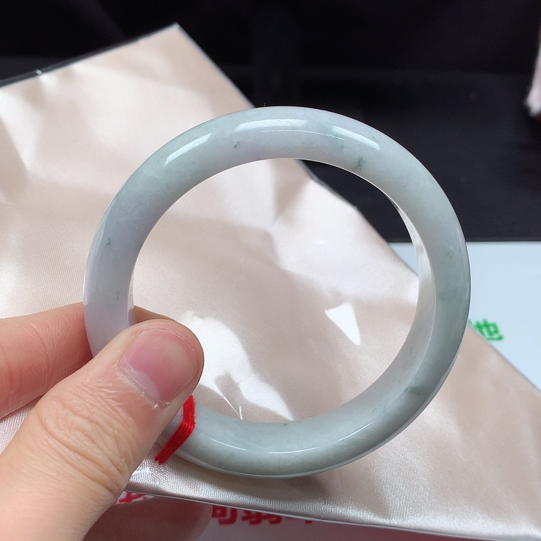 翡翠手镯未镶嵌61-62圈口