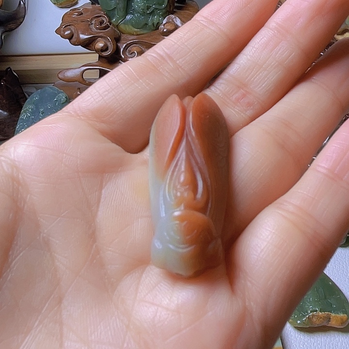 未镶嵌岫岩老玉（透闪石质玉）挂件