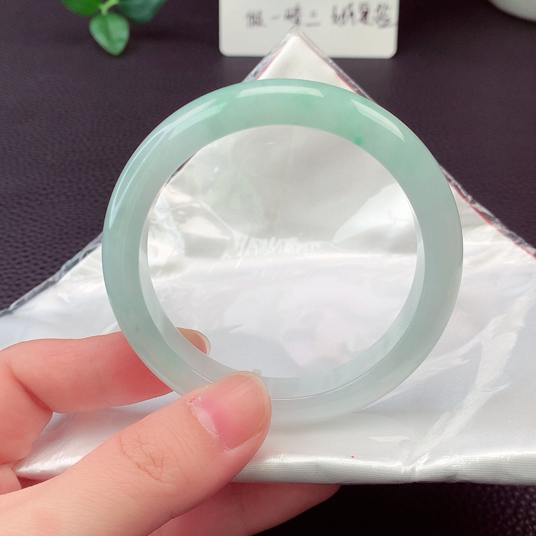 翡翠未镶嵌手镯翡翠