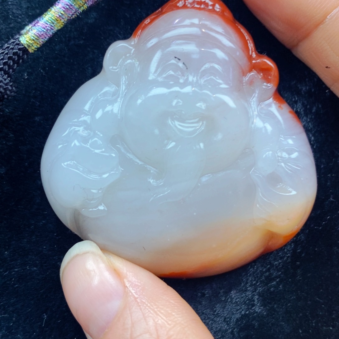 未镶嵌石英质玉（黄龙玉）颈饰