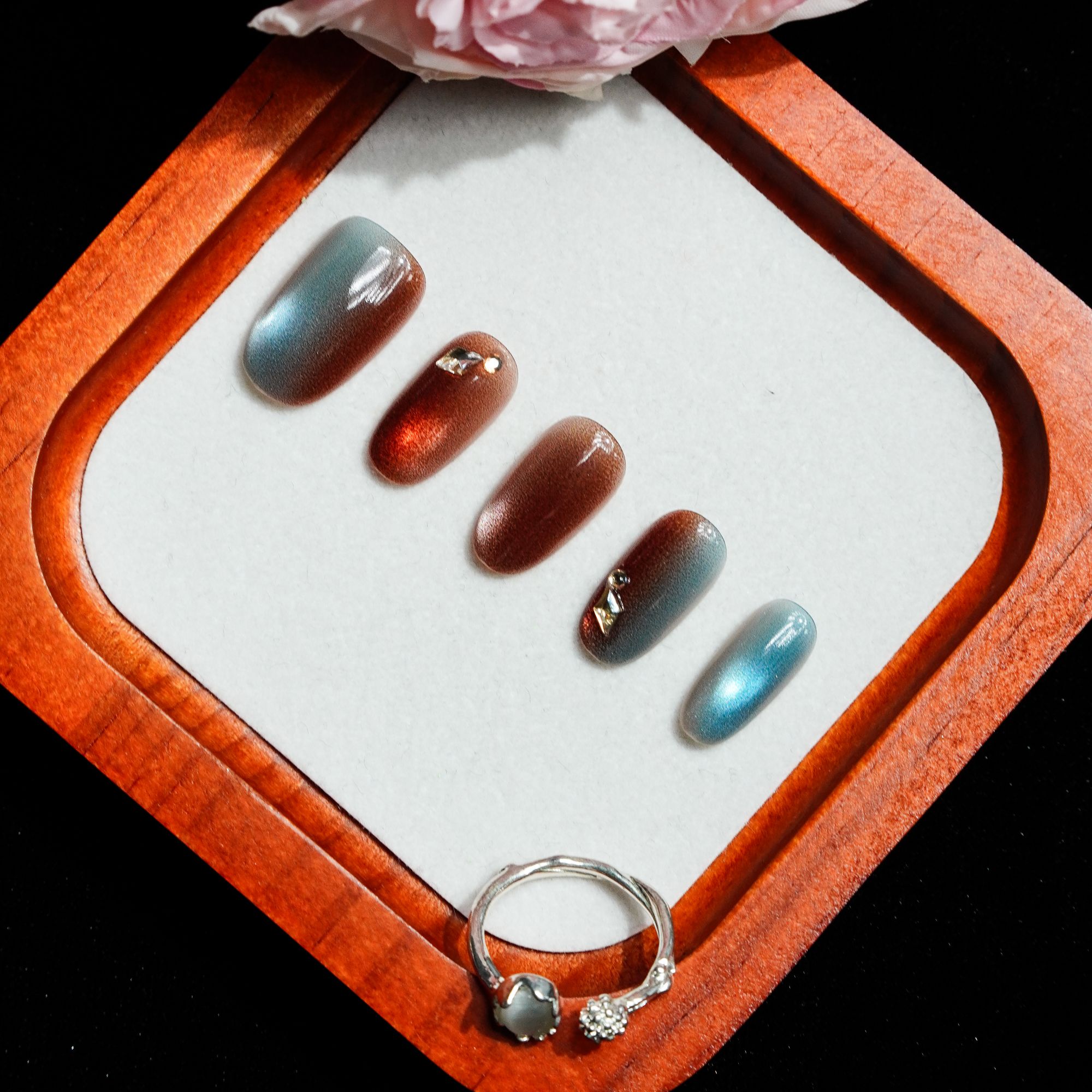 【棕蓝星钻】秋冬棕蓝琥珀晕染猫眼穿戴甲气质复古显白休闲时尚美甲