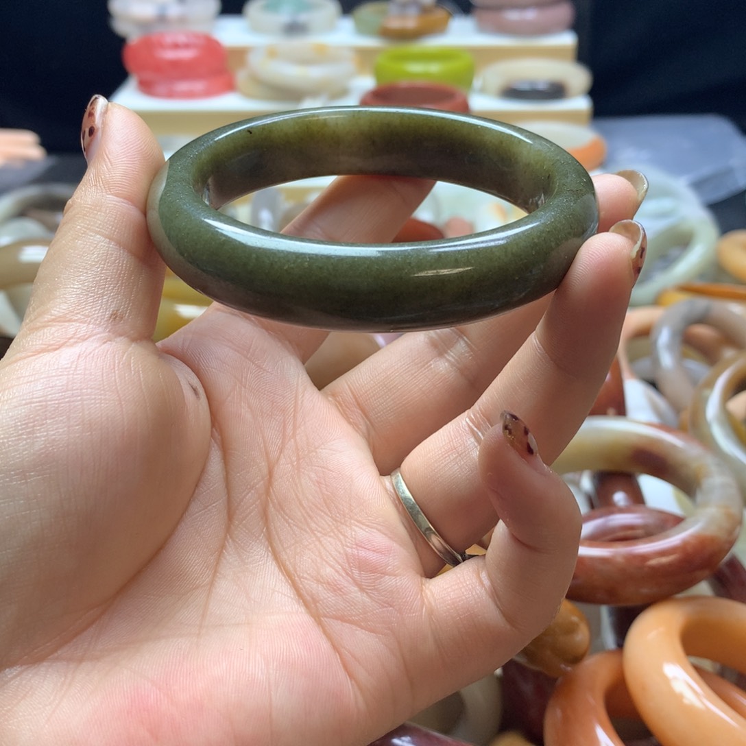 石英质玉手镯未镶嵌