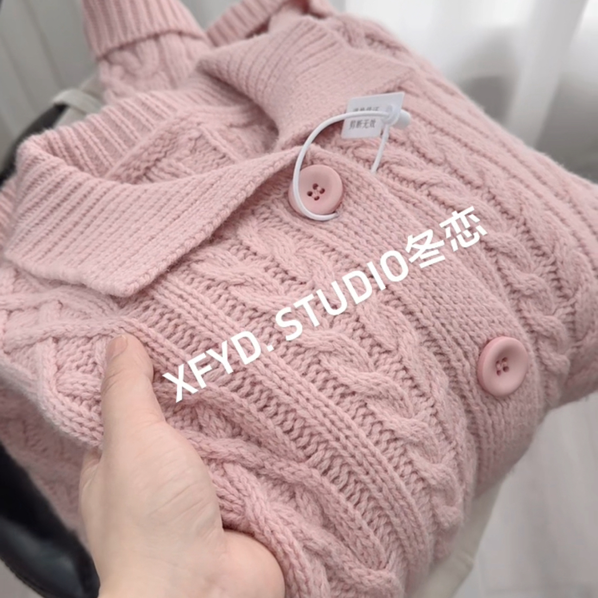 小朵家   ins穿搭#D9041“冬恋”氛围感韩系翻领麻花毛衣