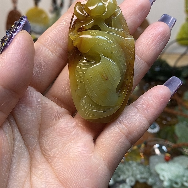 蛇纹石玉吊坠未镶嵌