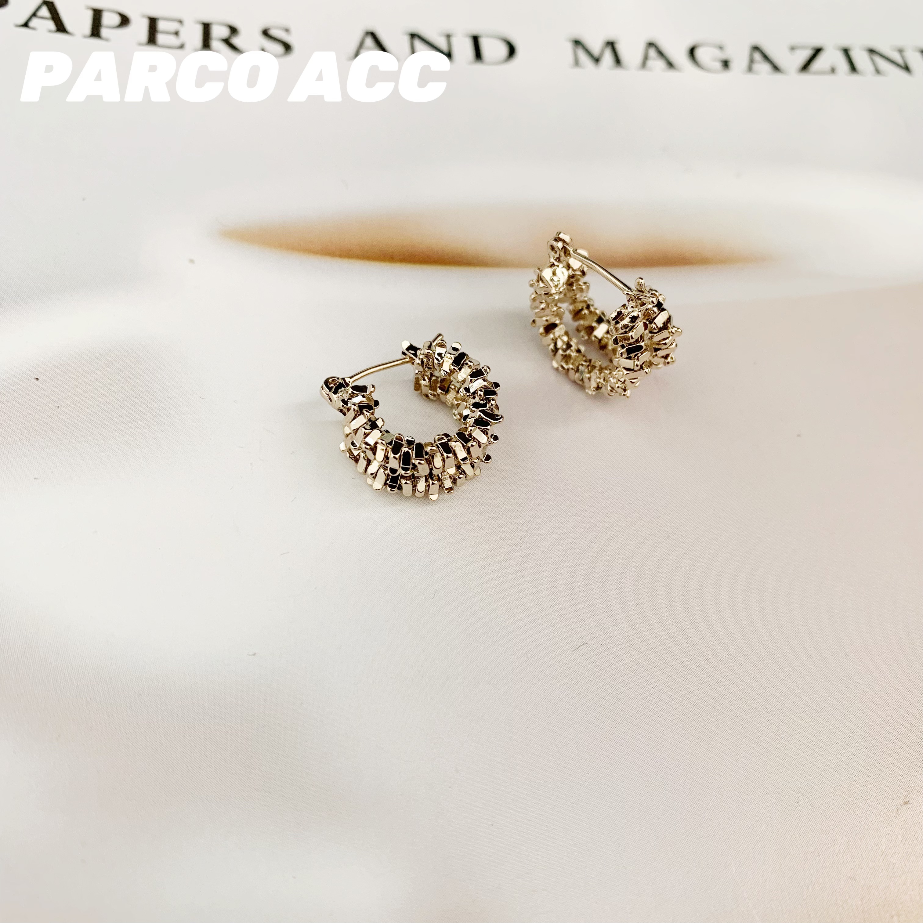 铜合金耳饰 F112  日系 咖金色肌理弯月耳钉