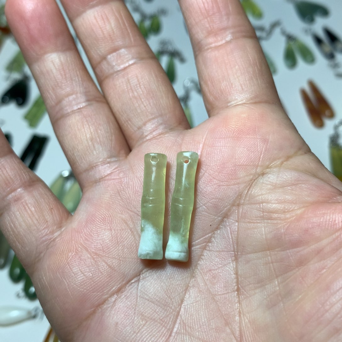 蛇纹石玉耳环未镶嵌
