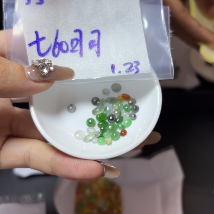 定制翡翠未镶嵌可**蝶不