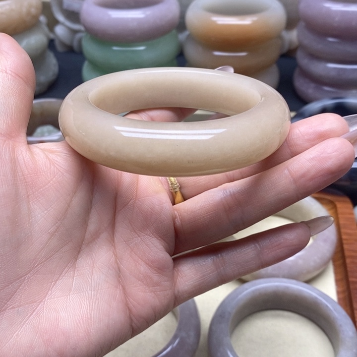 石英岩玉手镯未镶嵌