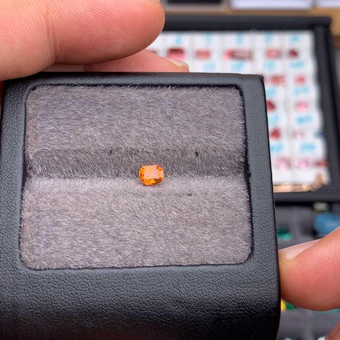 石榴石（芬达石）珠宝半成品未镶嵌