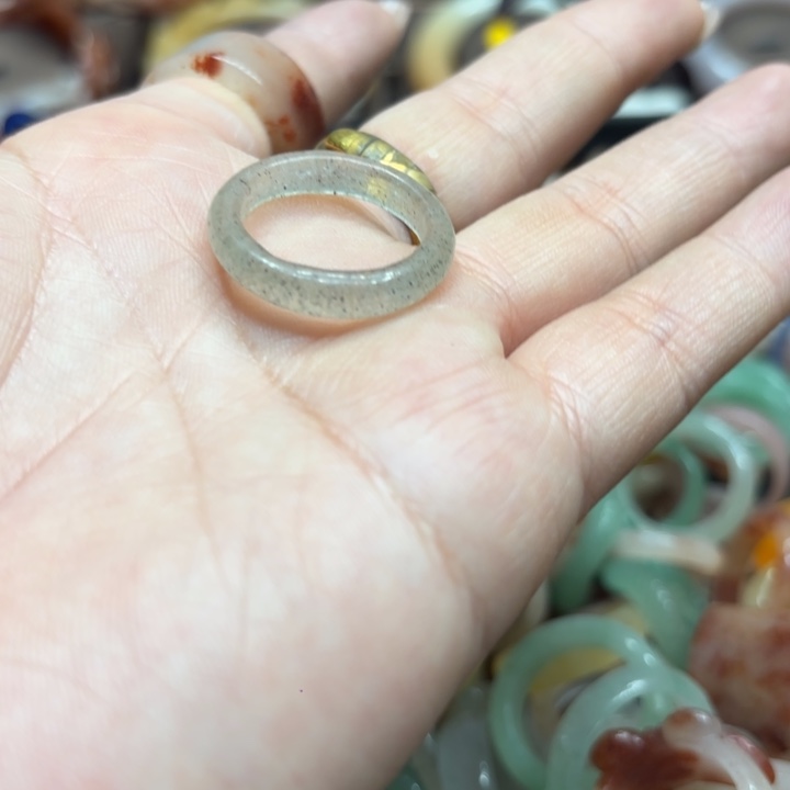 青***风石英质玉未镶嵌手镯