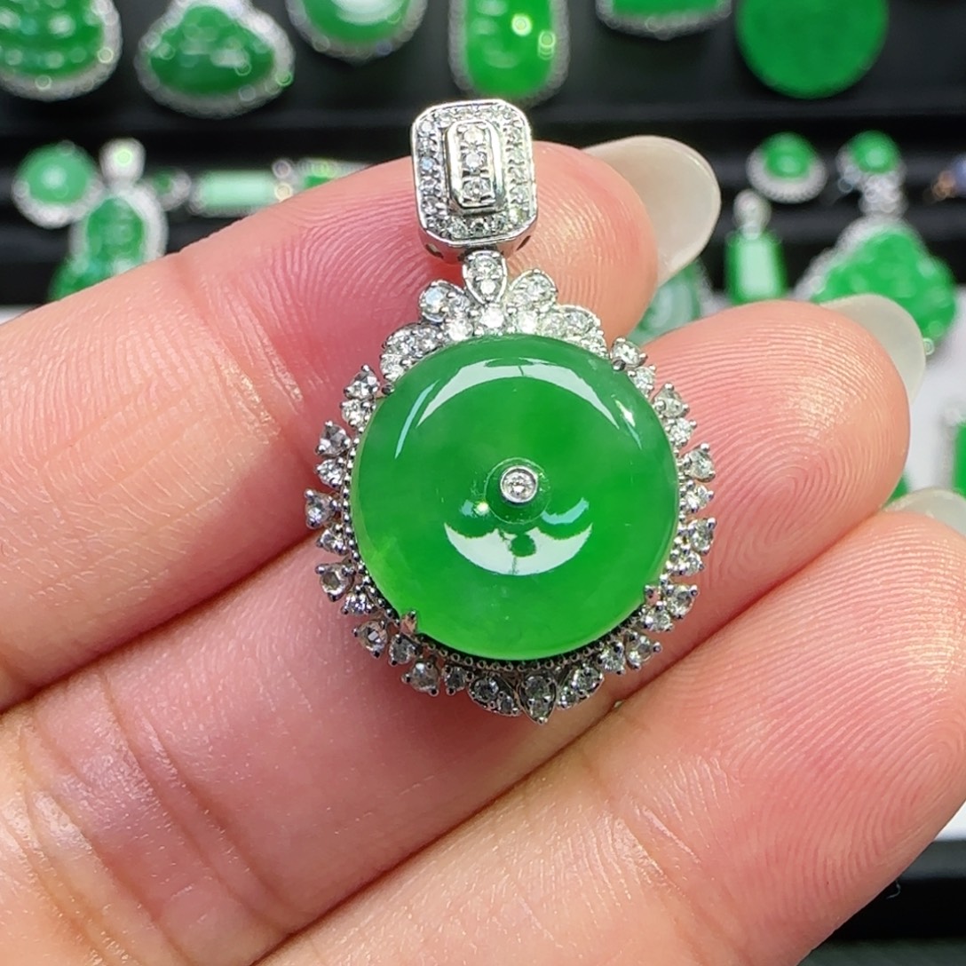 翡翠18K金镶嵌颈饰吊坠