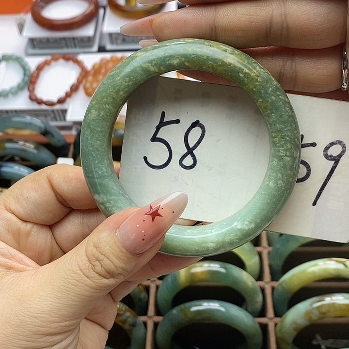 蛇纹石玉手镯合金