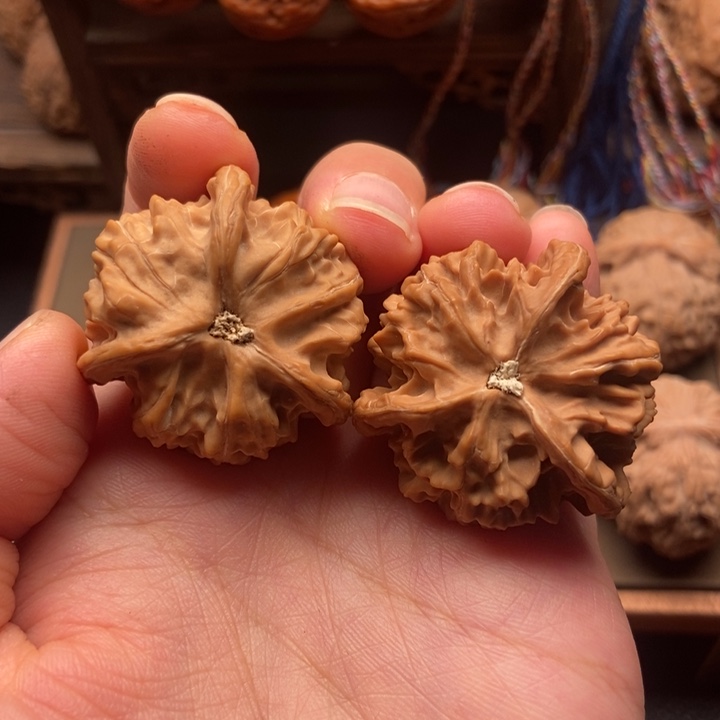 大***鲍文玩核桃把件盘山三棱36