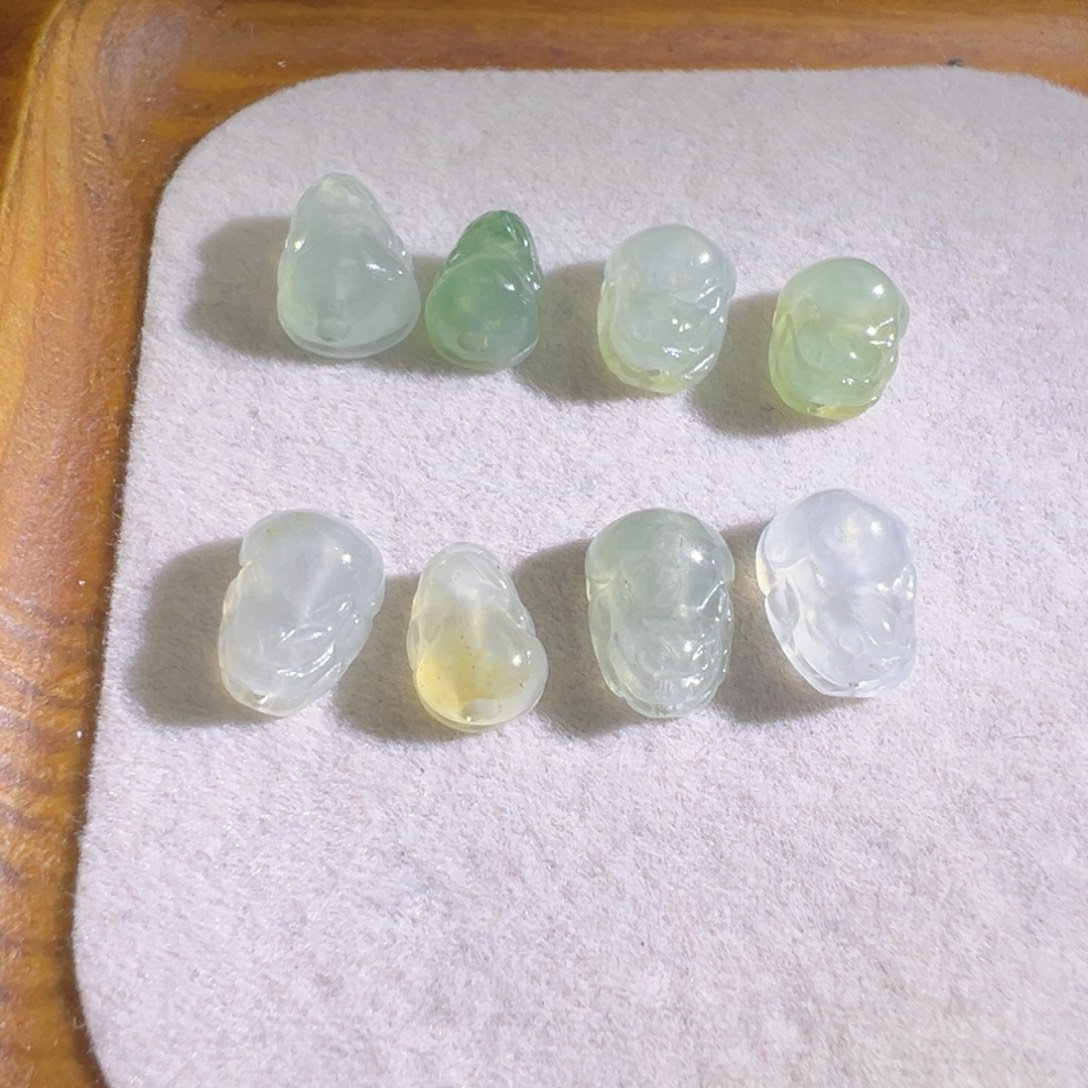 翡翠散珠通孔冰貔貅