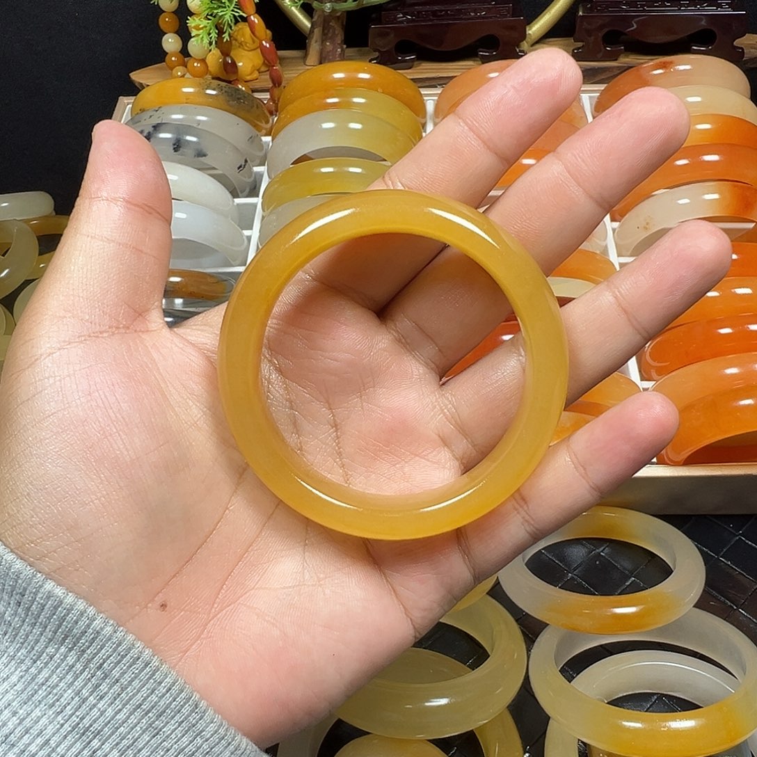 南****石英质玉（黄龙玉）未镶嵌手镯