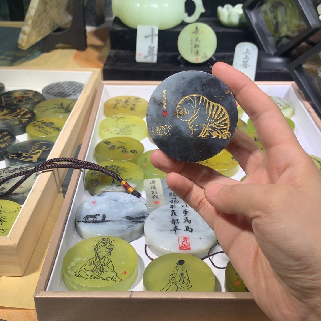 蛇纹石玉合金珠宝奇石