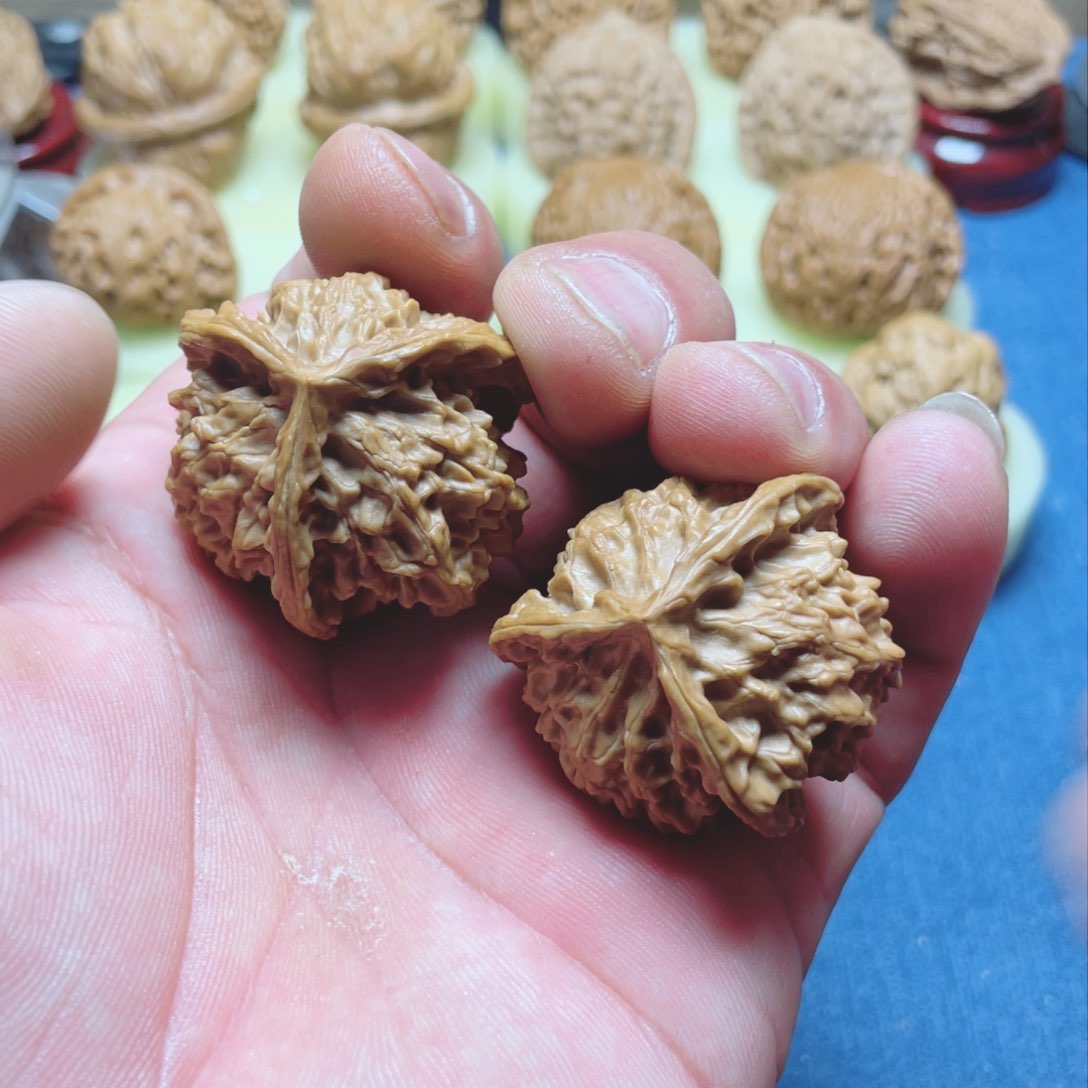 文玩核桃把件盘山三棱