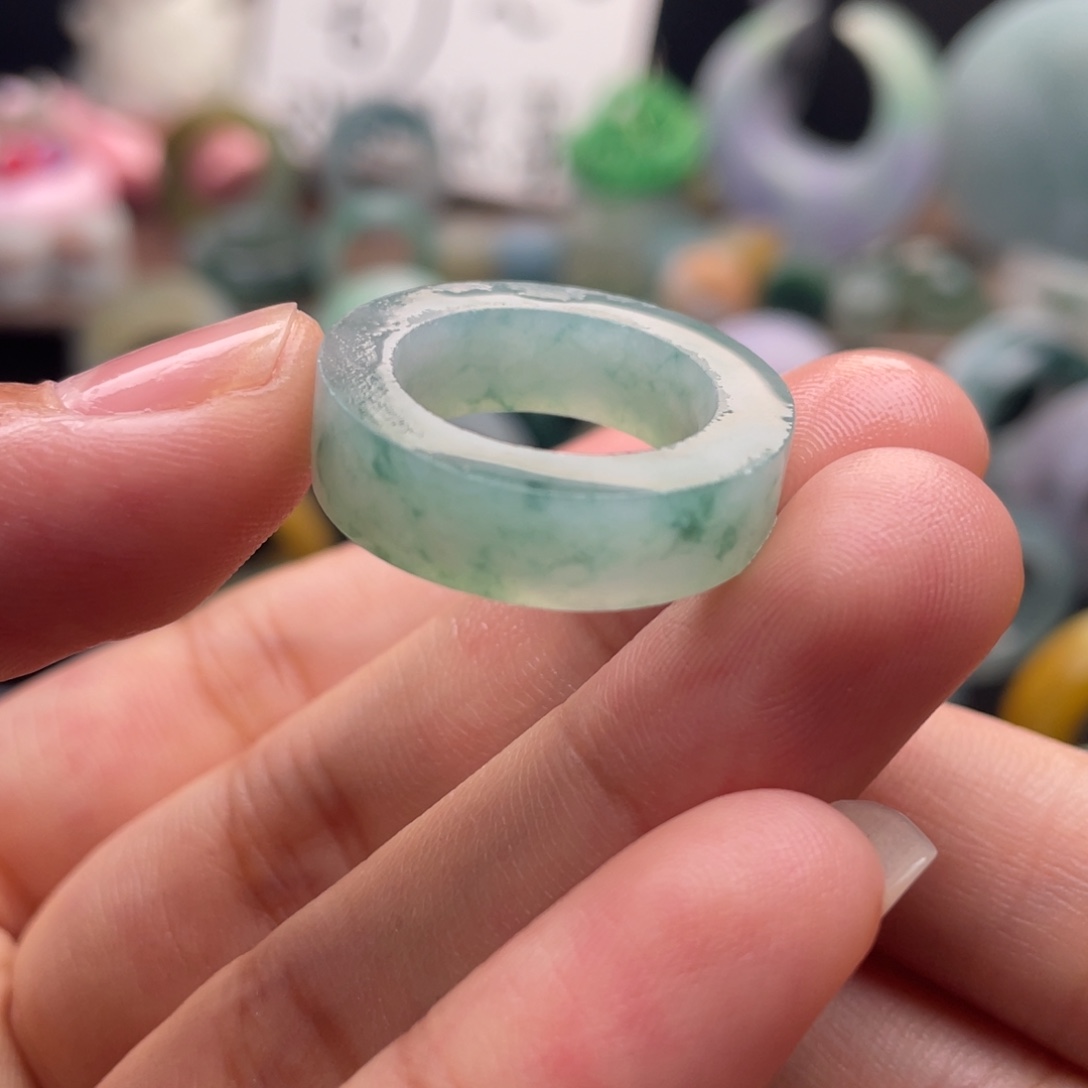 定制翡翠未镶嵌  飘绿花