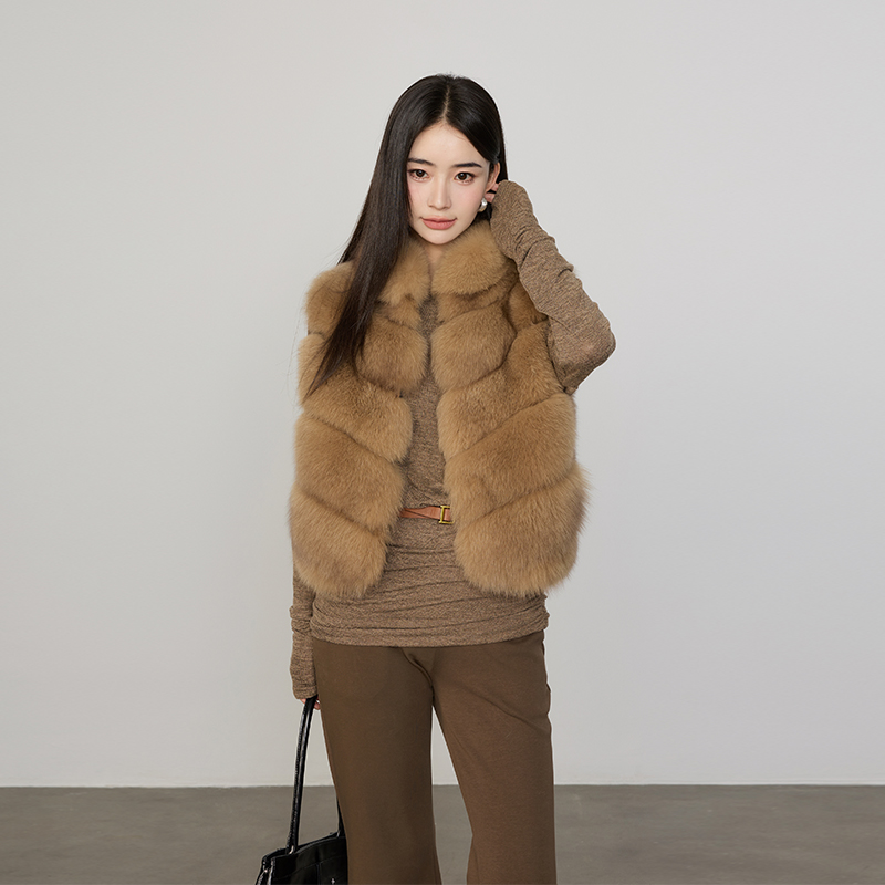 豪门女主 2025新款整皮狐狸毛皮草马甲女外套芬兰Sagafurs 25116