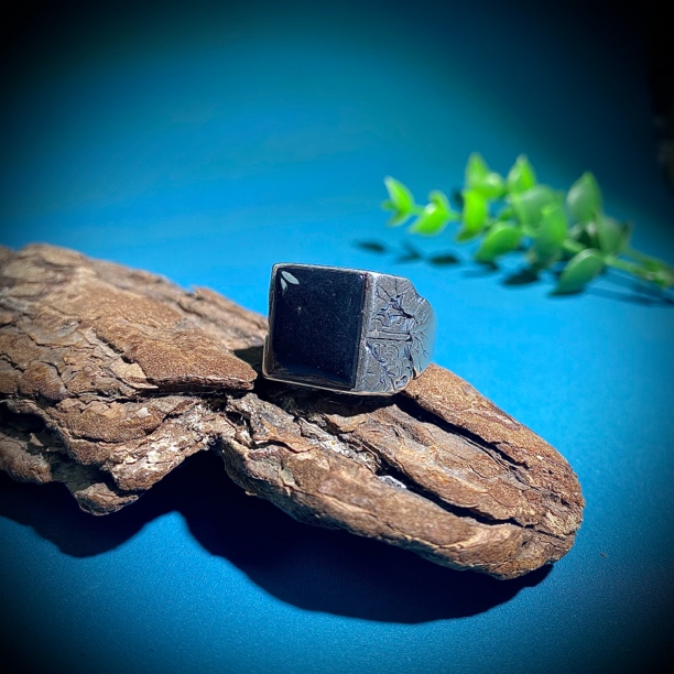 新疆和田玉籽青花聚墨聚黑银镶嵌戒指【极致黑】