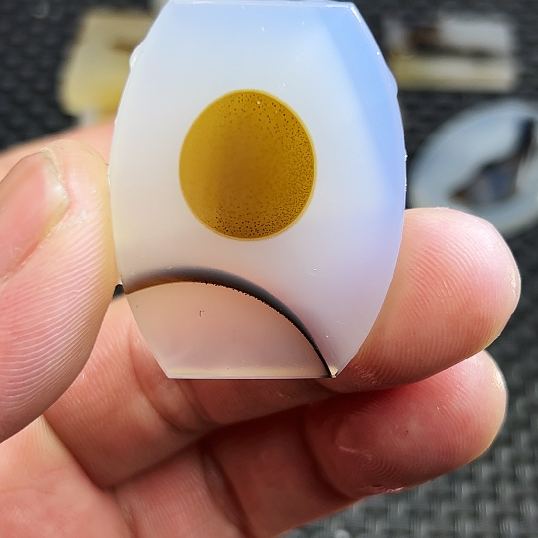 泥***人玛瑙/玉髓未镶嵌珠宝半成品