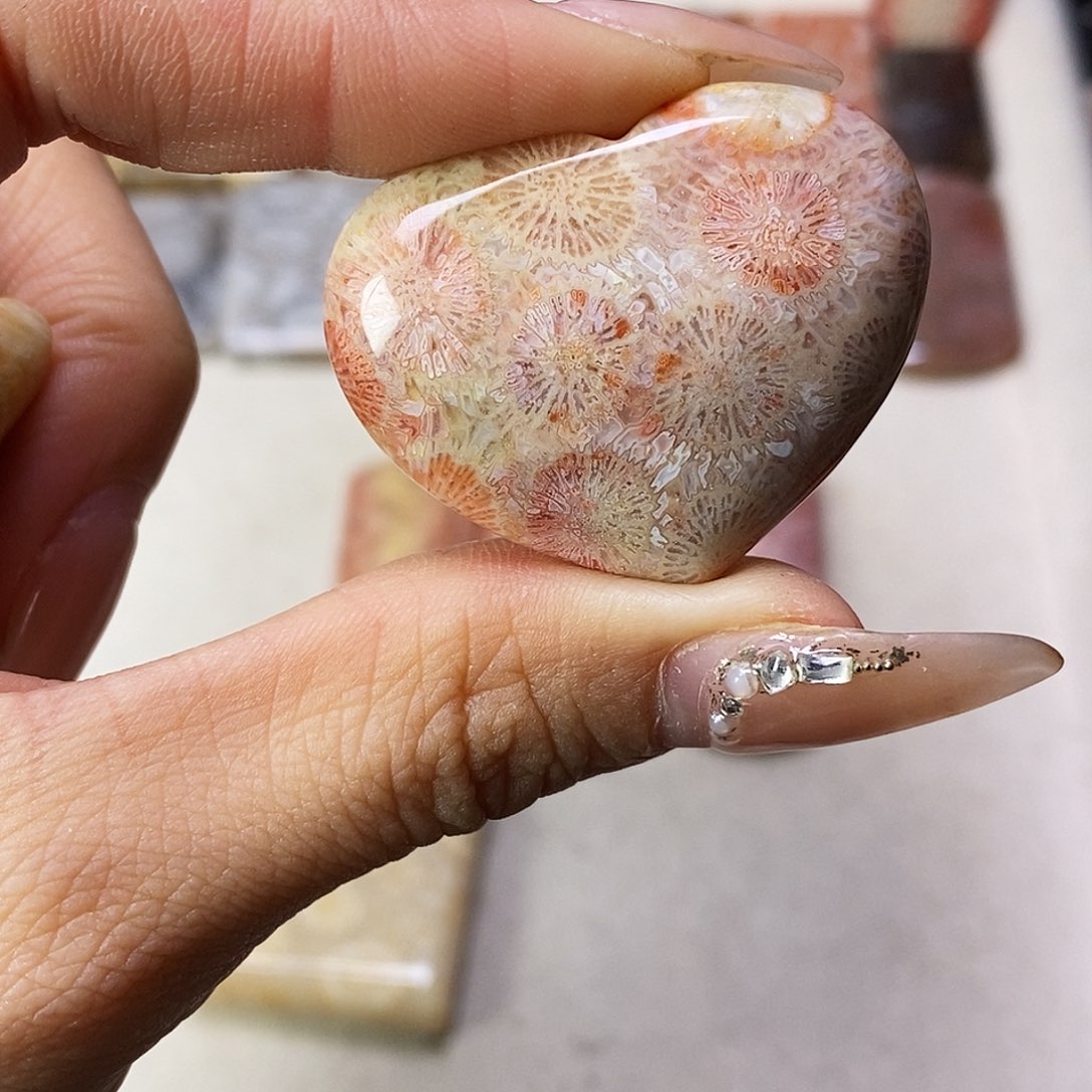 查罗石合金颈饰昌**斌