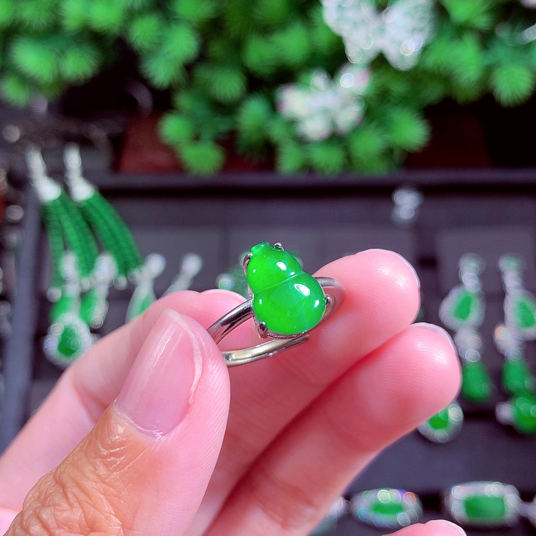 颈饰未镶嵌翡翠天然