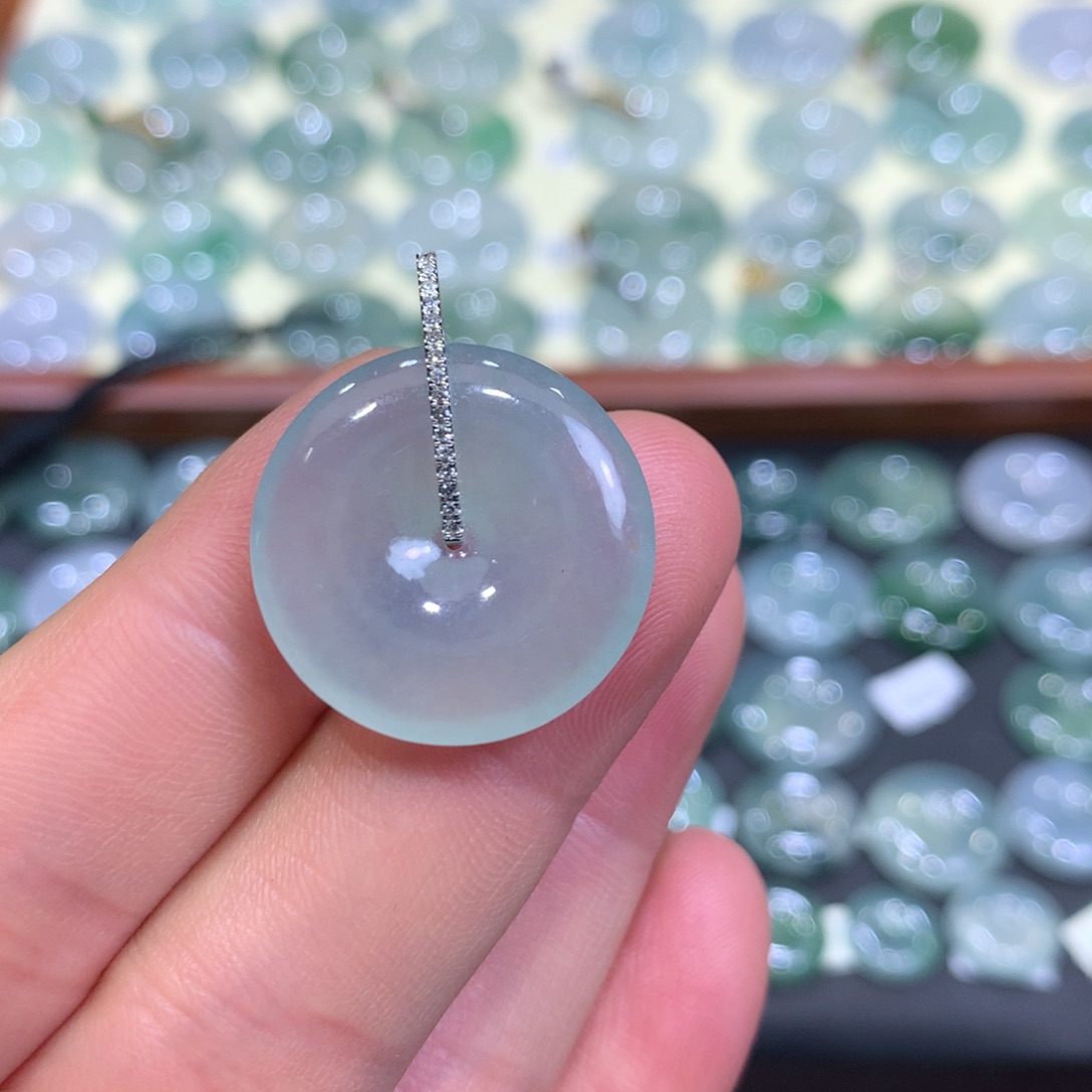 翡翠颈饰18K金镶嵌平安扣