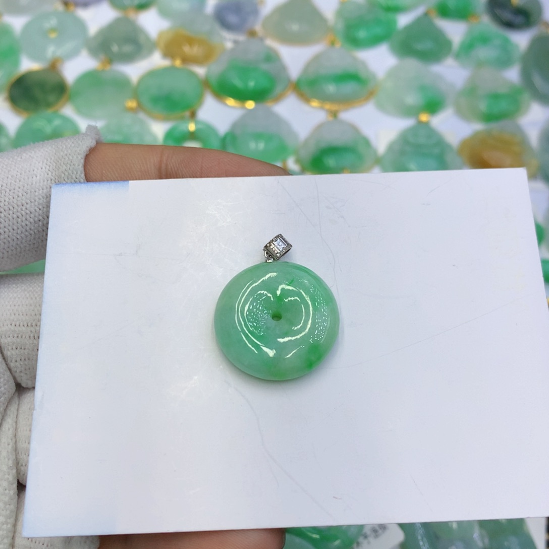 翡翠颈饰未镶嵌翡翠