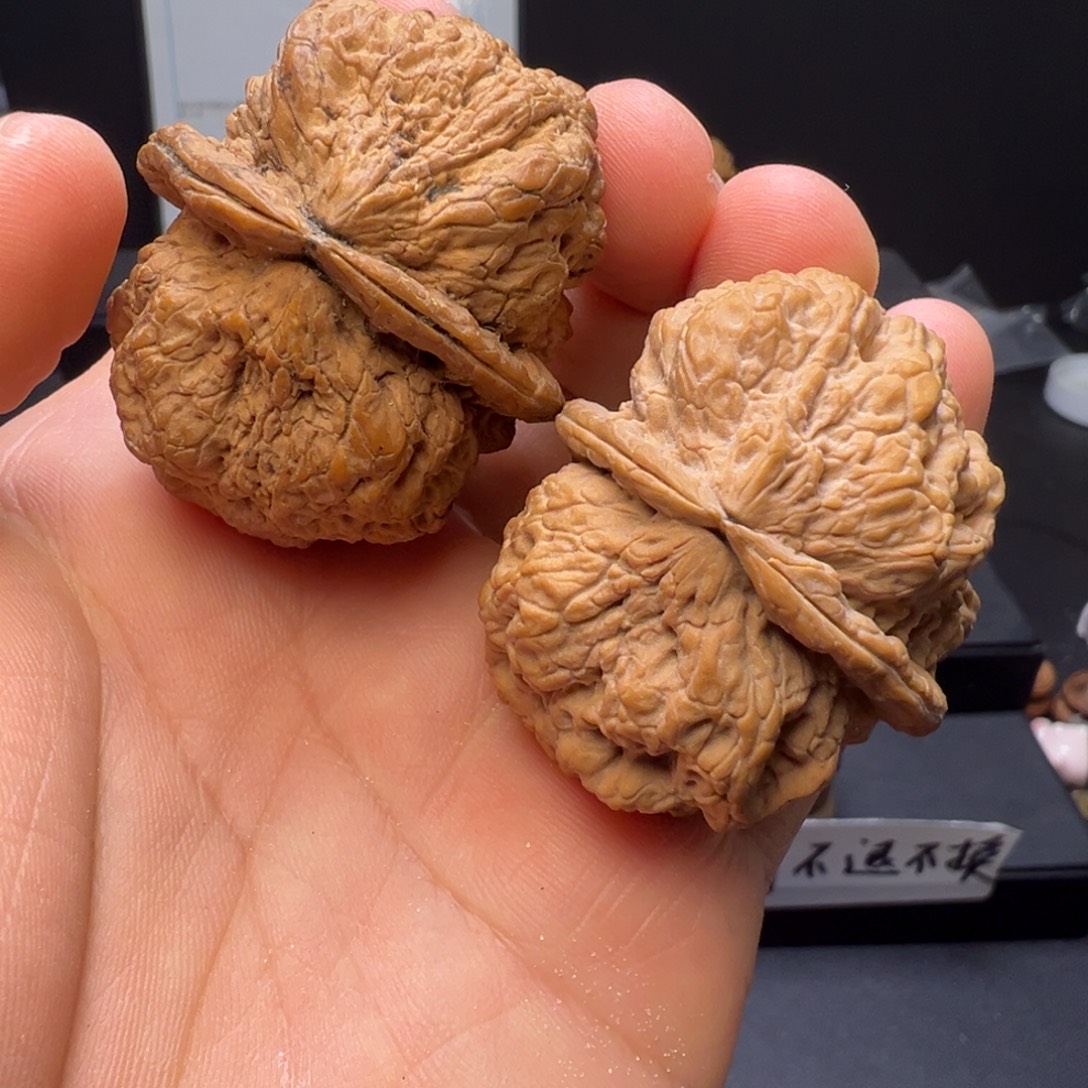 文玩核桃吊坠金刚佛手45mm