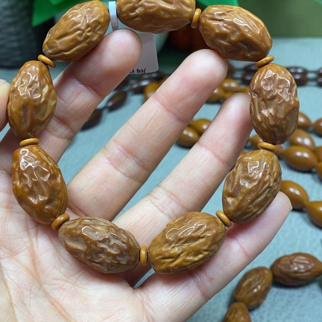 橄榄核吊坠大枣手串