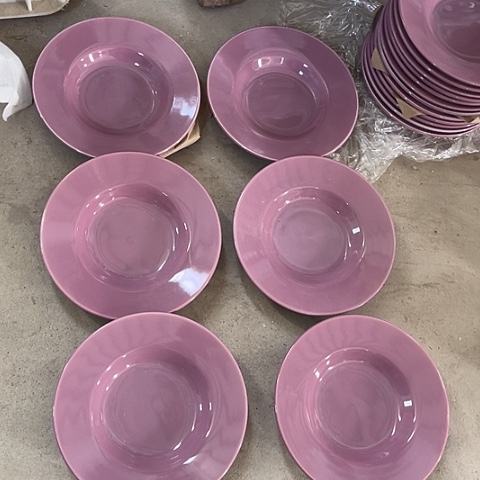 微瑕，不能明火，口径17，高2，6个紫图骨瓷