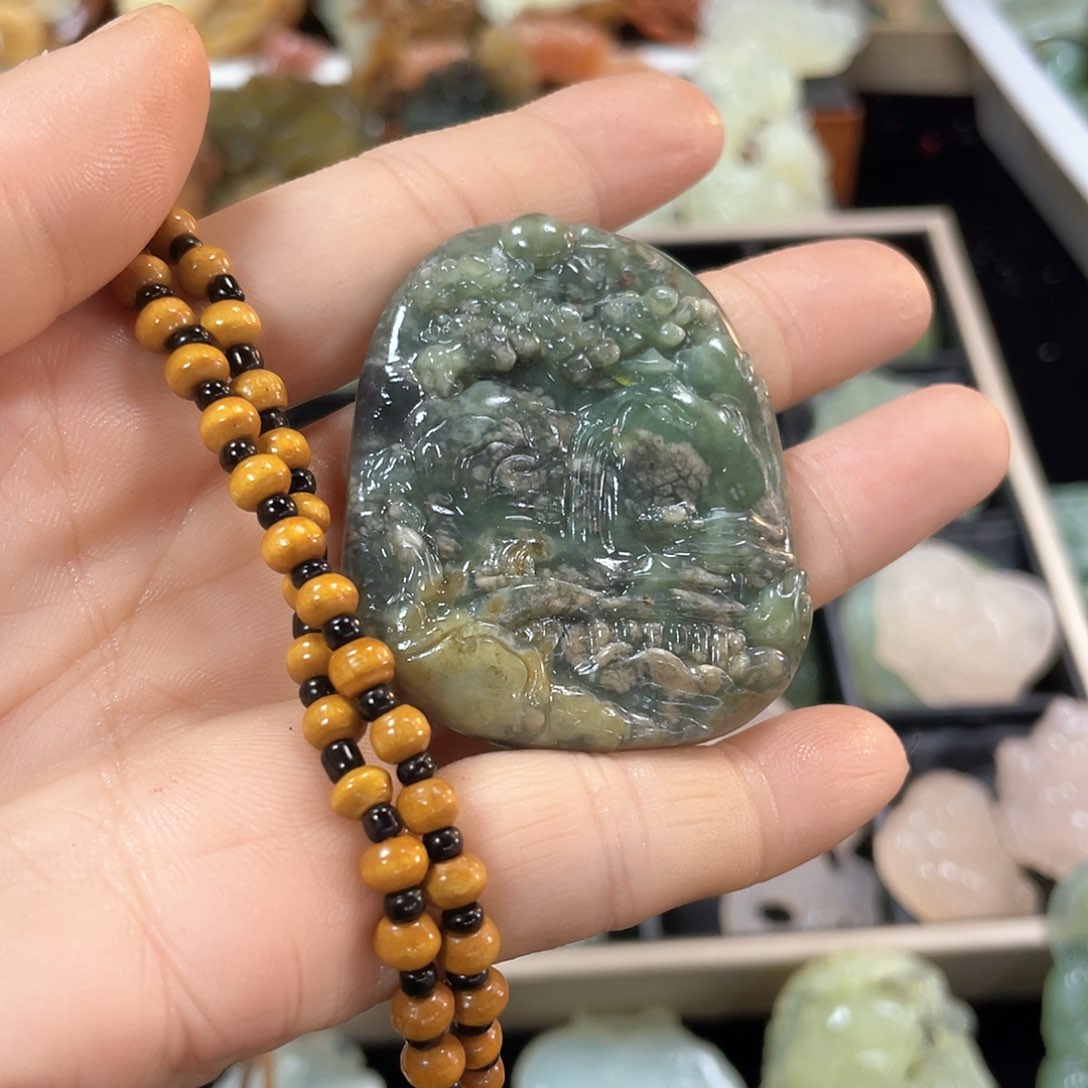 蛇纹石玉颈饰未镶嵌