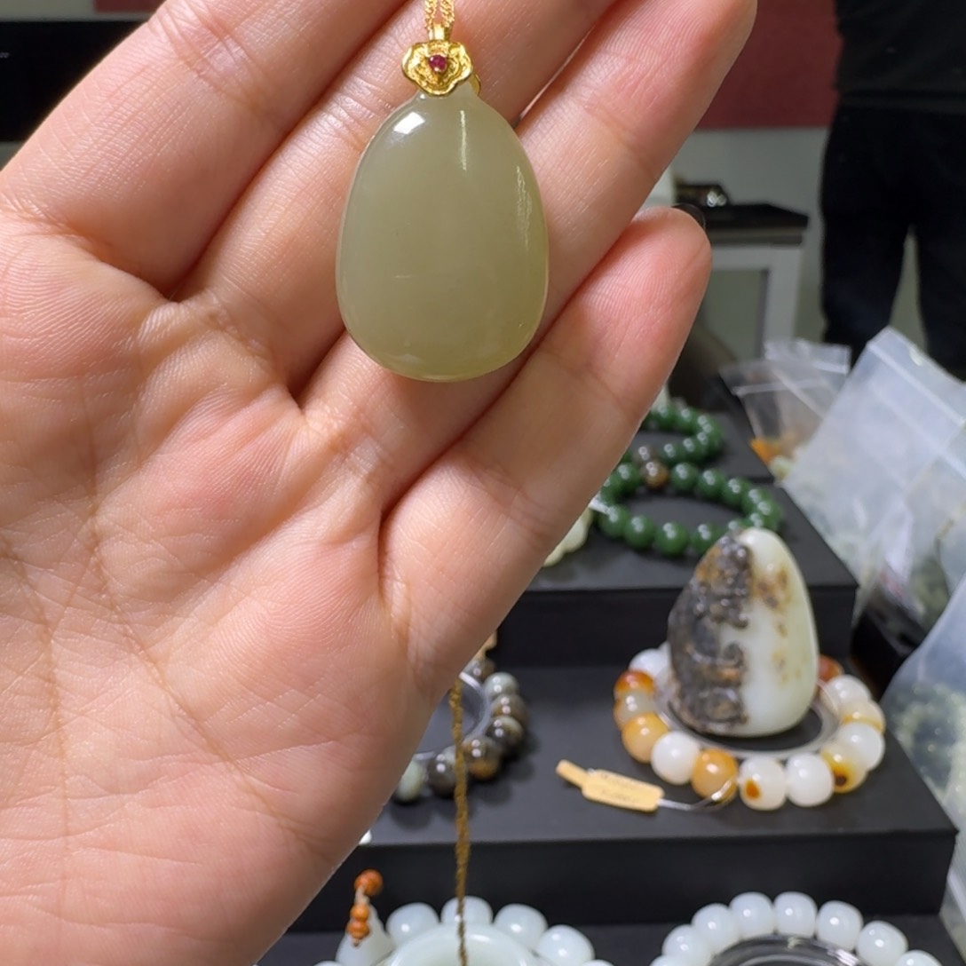 和田玉颈饰未镶嵌