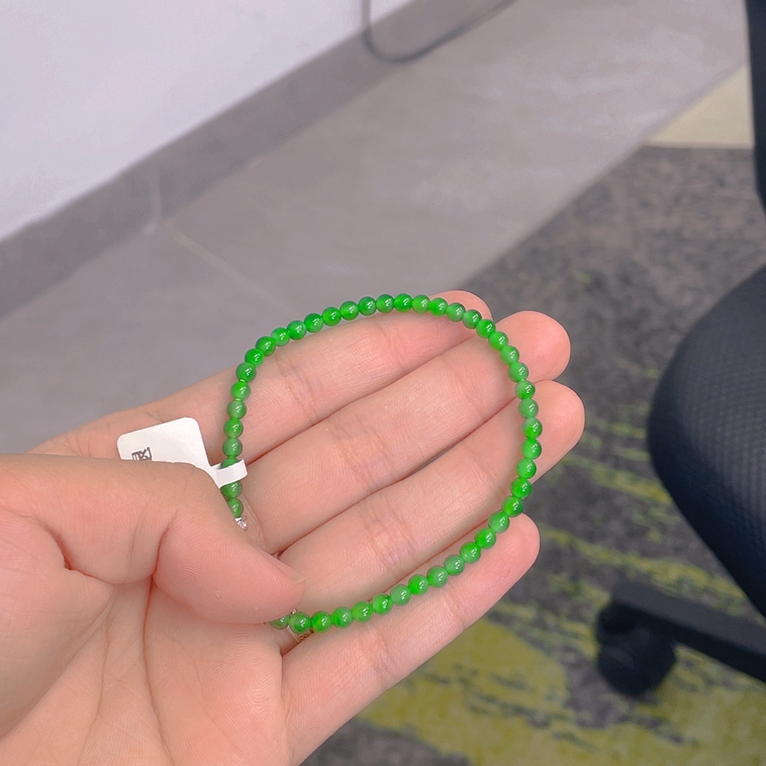 翡翠未镶嵌项链      