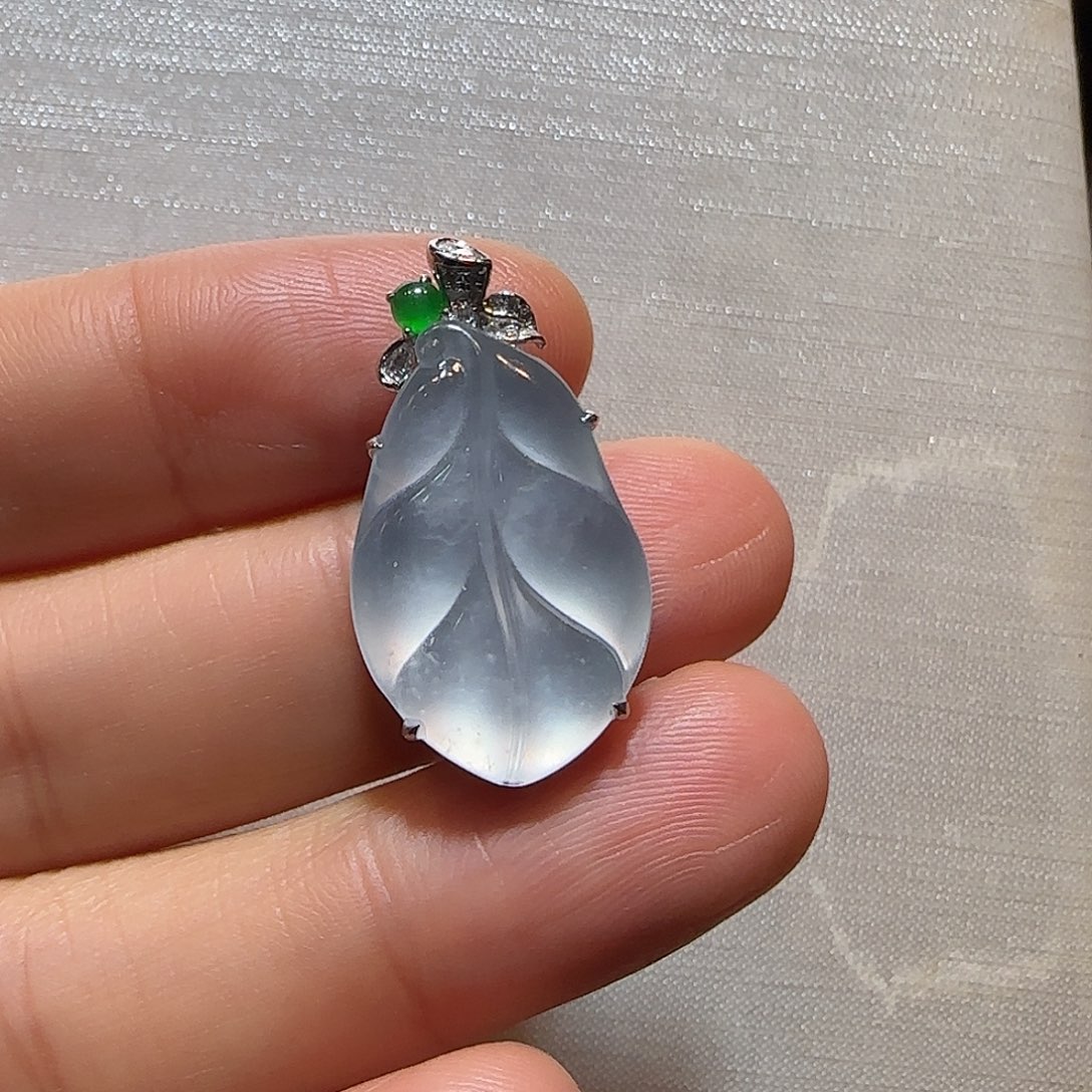 翡翠18K金镶嵌颈饰树叶