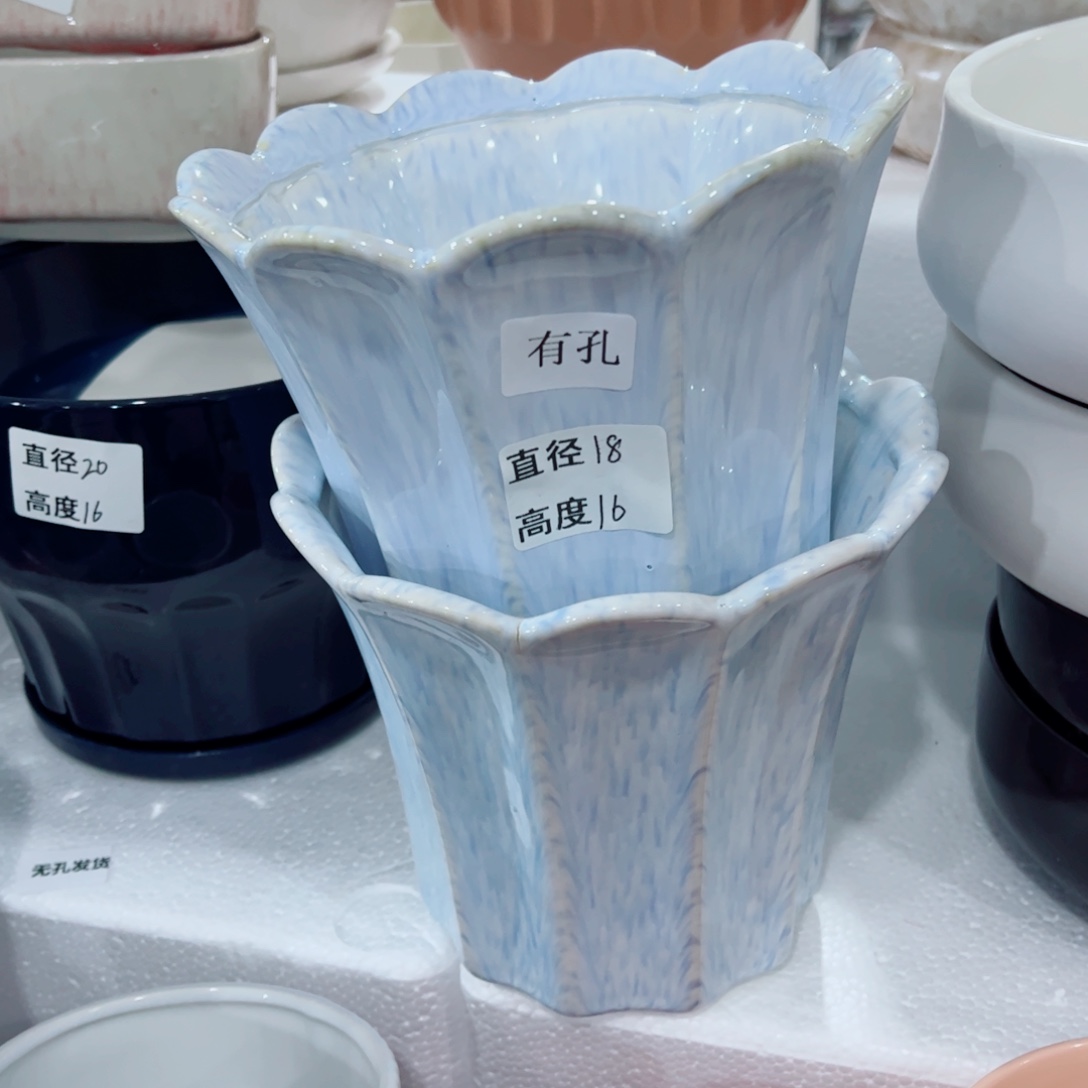 有孔，陶瓷花盆满10米包邮发货。