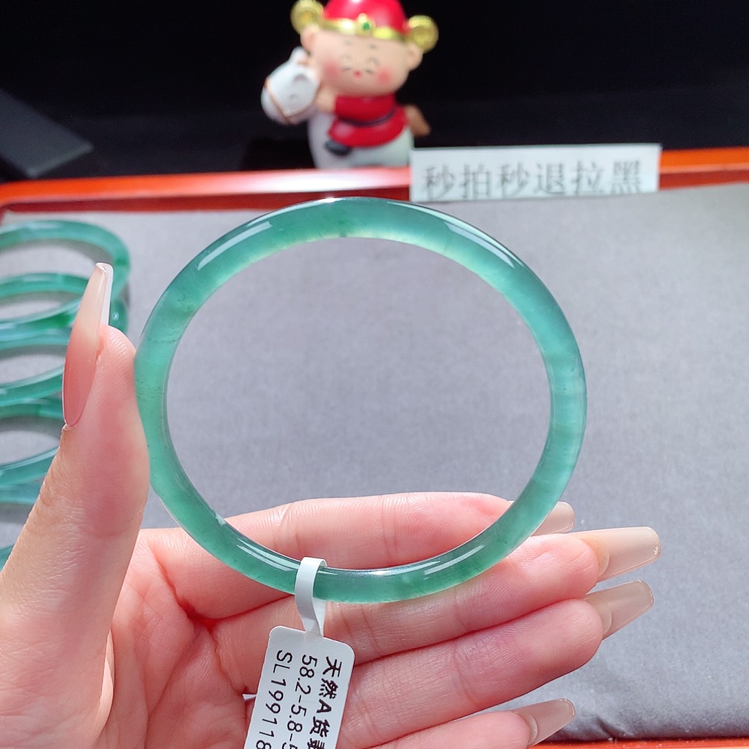 翡翠手镯未镶嵌天然