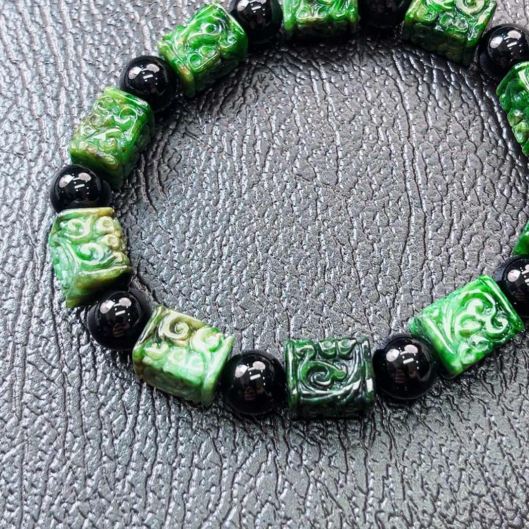 颈饰未镶嵌翡翠多样性