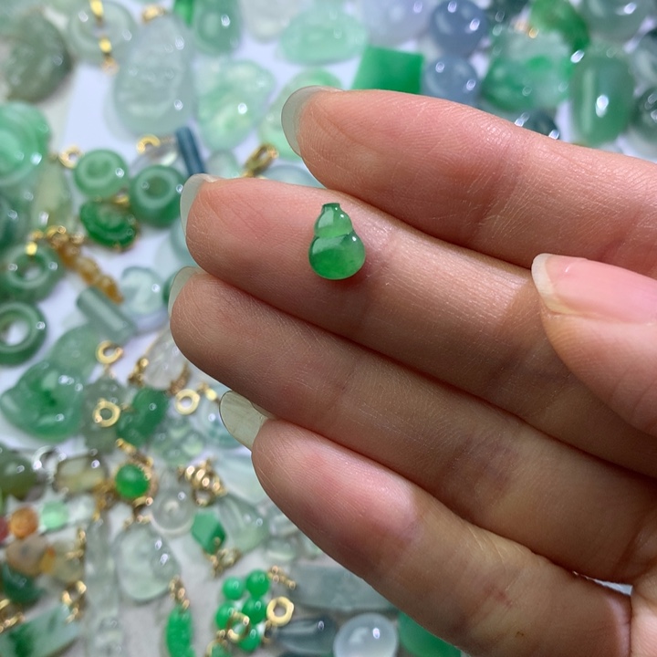 翡翠裸石冰飘绿葫芦