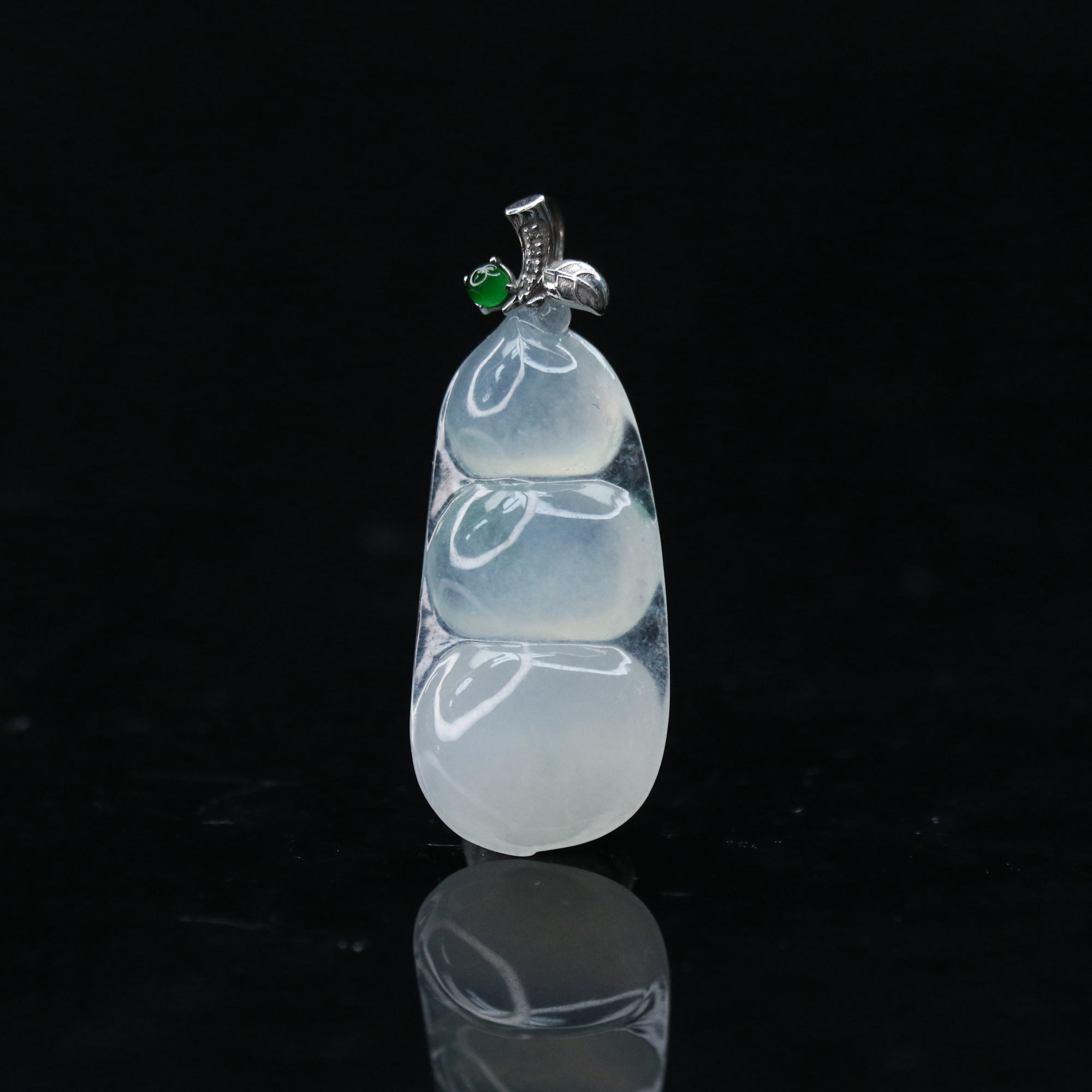 45天然缅甸翡翠A货18k豆子吊坠/100084/上海嘉禾拍卖