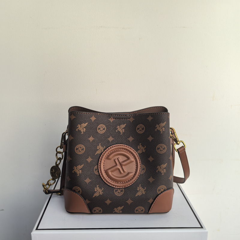 （颜色随机发）2025新款抽绳水桶包3208-02