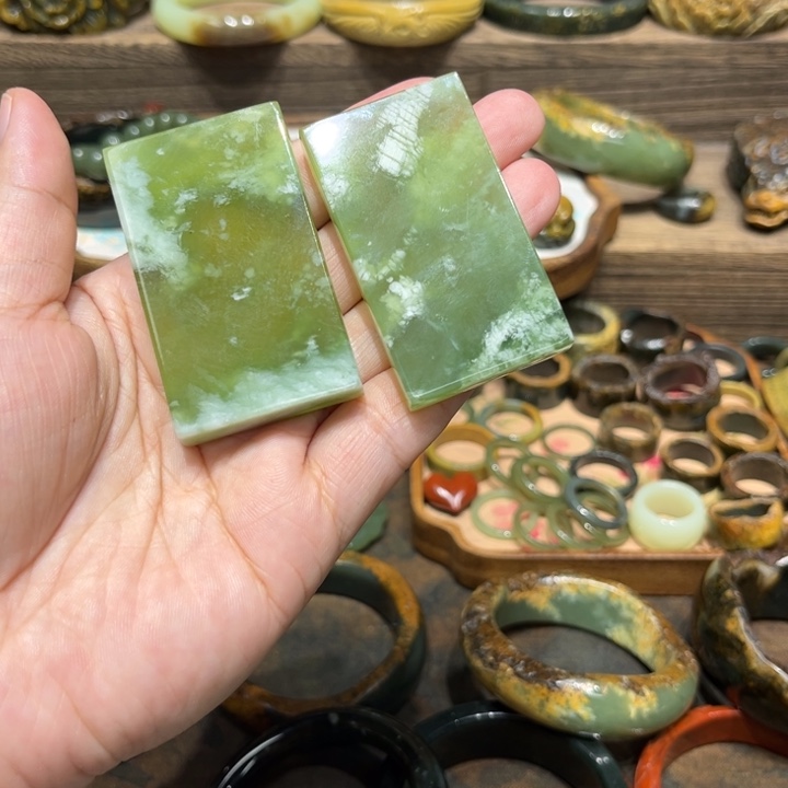 小***秦岫岩河磨玉（透闪石质玉）未镶嵌颈饰