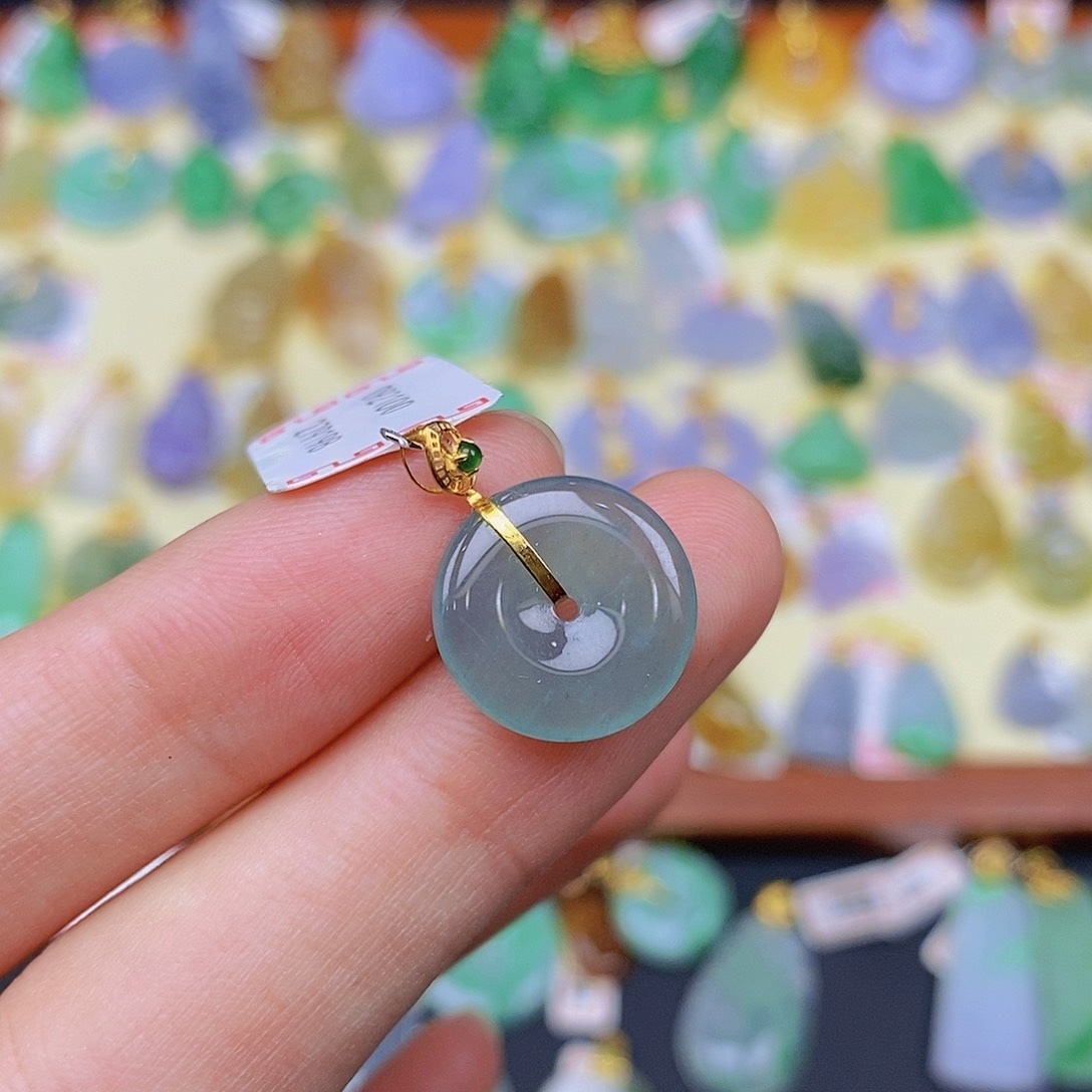 翡翠颈饰18K金镶嵌翡翠