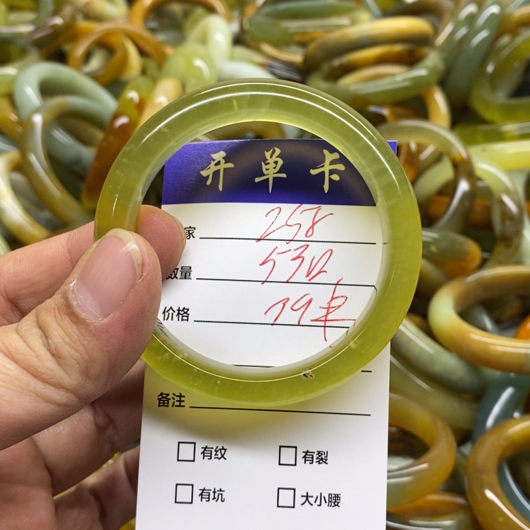 蛇纹石玉未镶嵌手镯