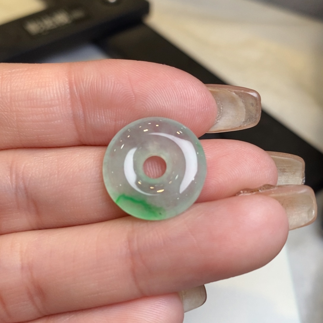 翡翠颈饰未镶嵌甜甜圈（17.2-3.6）