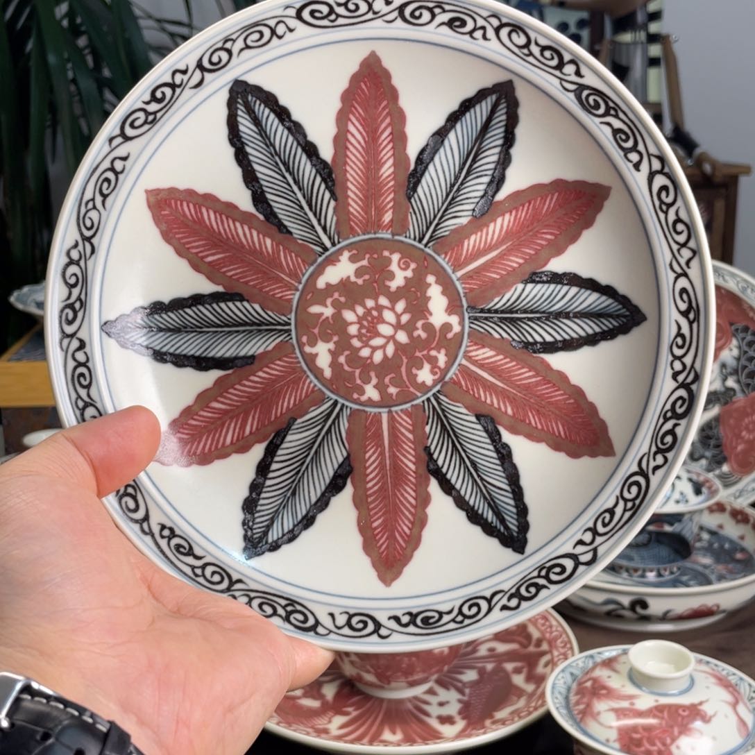 青花釉里红芭蕉叶壶承