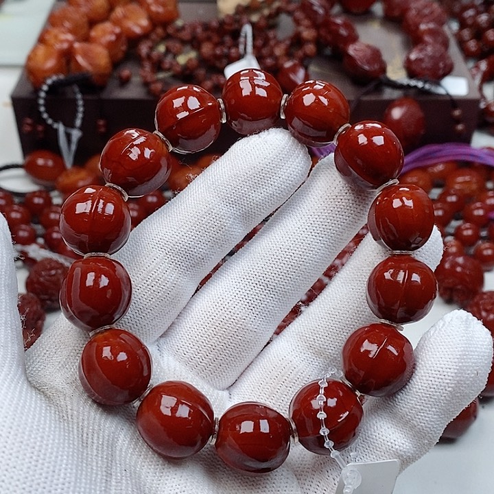 橄榄核吊坠鲨鱼背