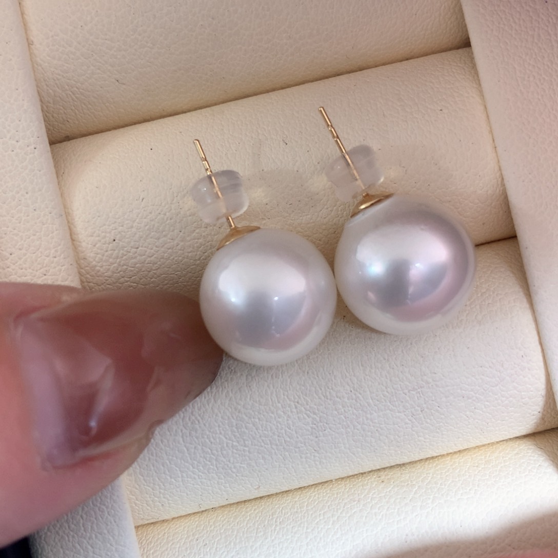 18K金镶嵌海水珍珠耳饰