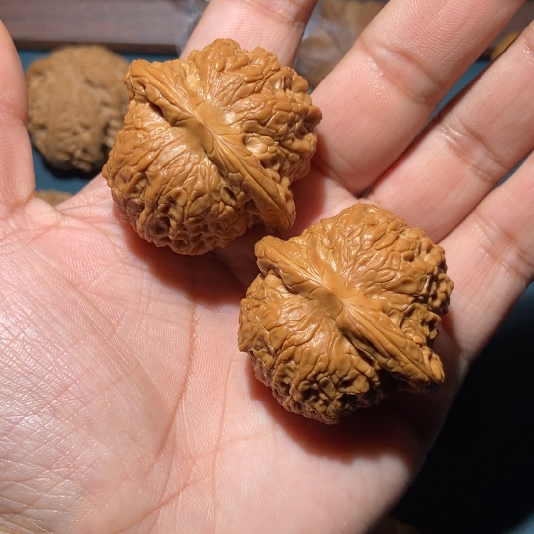 文玩核桃吊坠点***泡血麒麟